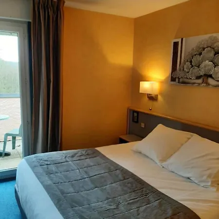 Au Relais De L'oust Otel 3*