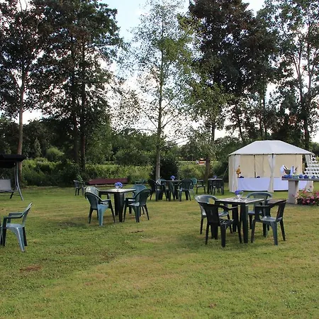 Otel Au Relais De L'oust 3*