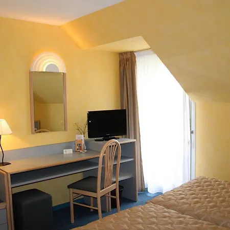 Otel Au Relais De L'oust 3*